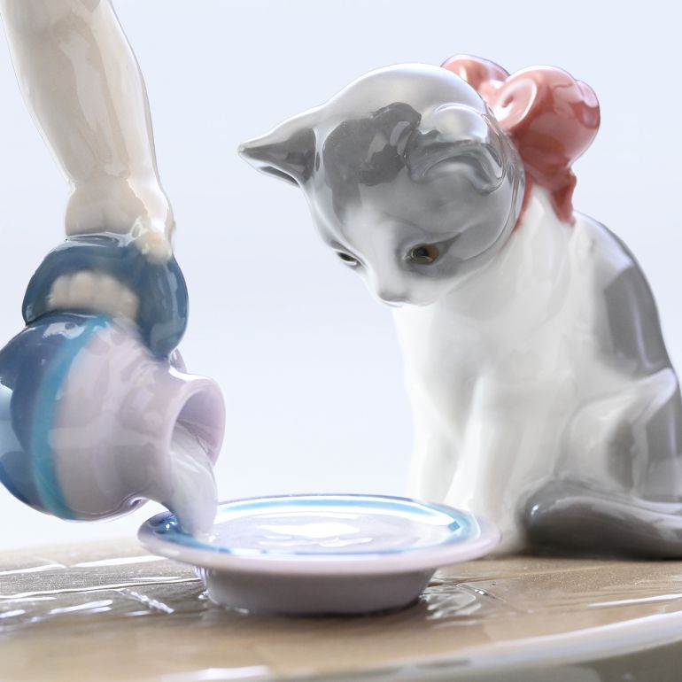 LLADRO（リヤドロ） 召し上がれ フィギュア 人形 女性 女の子 猫 ネコ