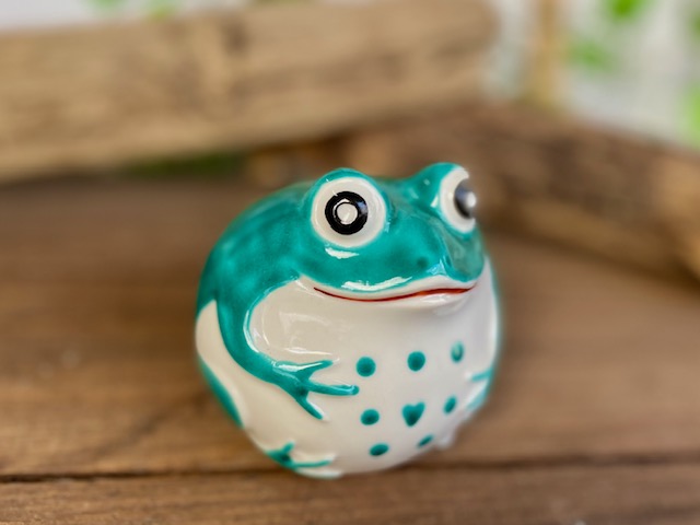 九谷焼 高級 陶磁器 カエル ホワイト ハート (Kutani Frog) ギフト 蛙
