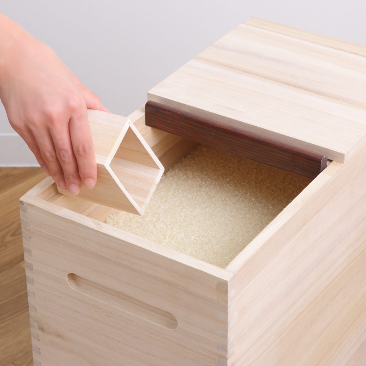 OSMAC 米びつ 桐製 Rice Box 20kg 計量マス付き （ キャスター付き 桐