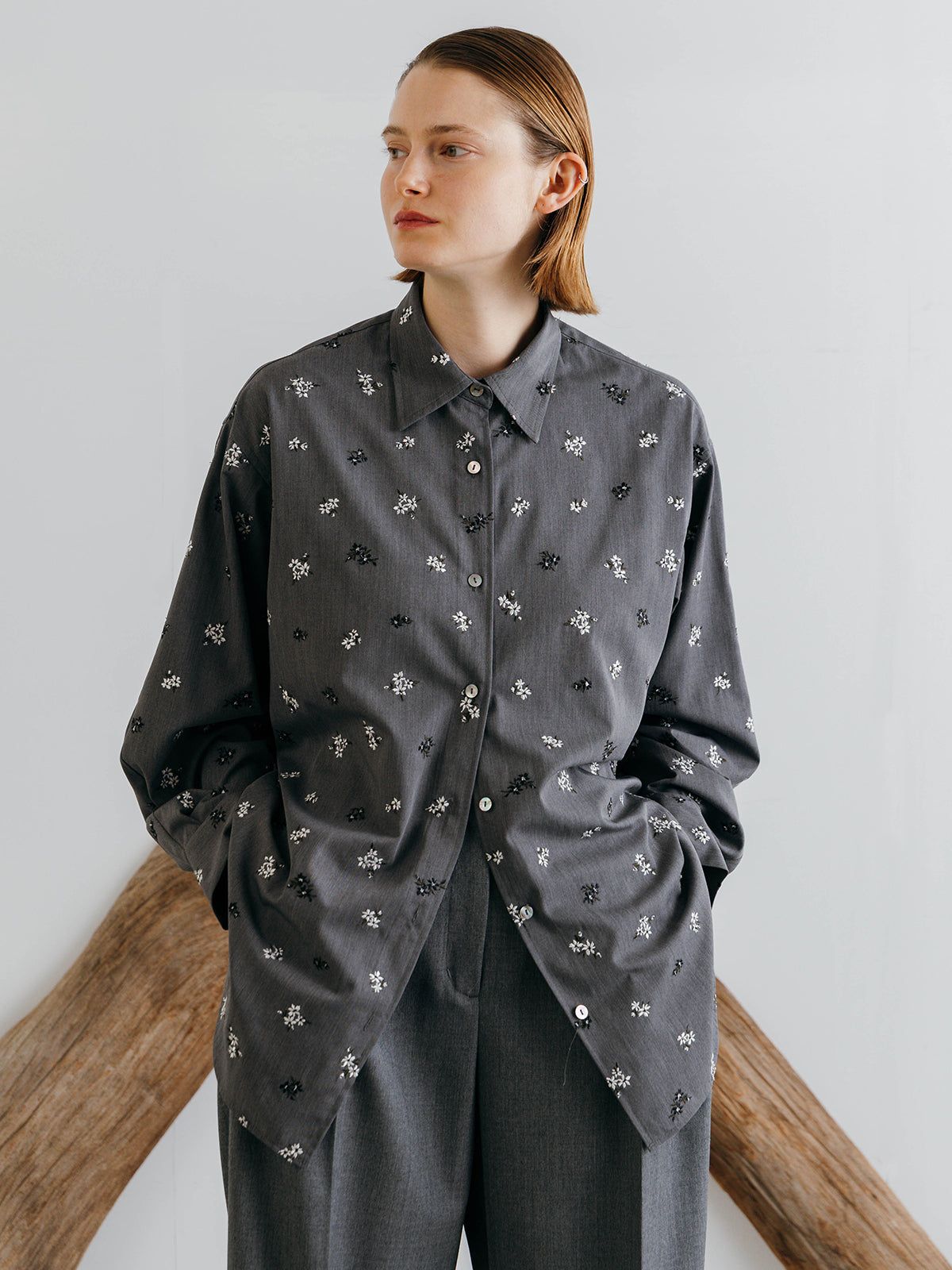 CREDONA - FLOWER EMBROIDERY SHIRTS (Gray) / フラワーエンブロイ