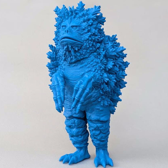 ビリケン商会の傑作キット「ガラモン」が、鮮やかな新色「青色」で待望