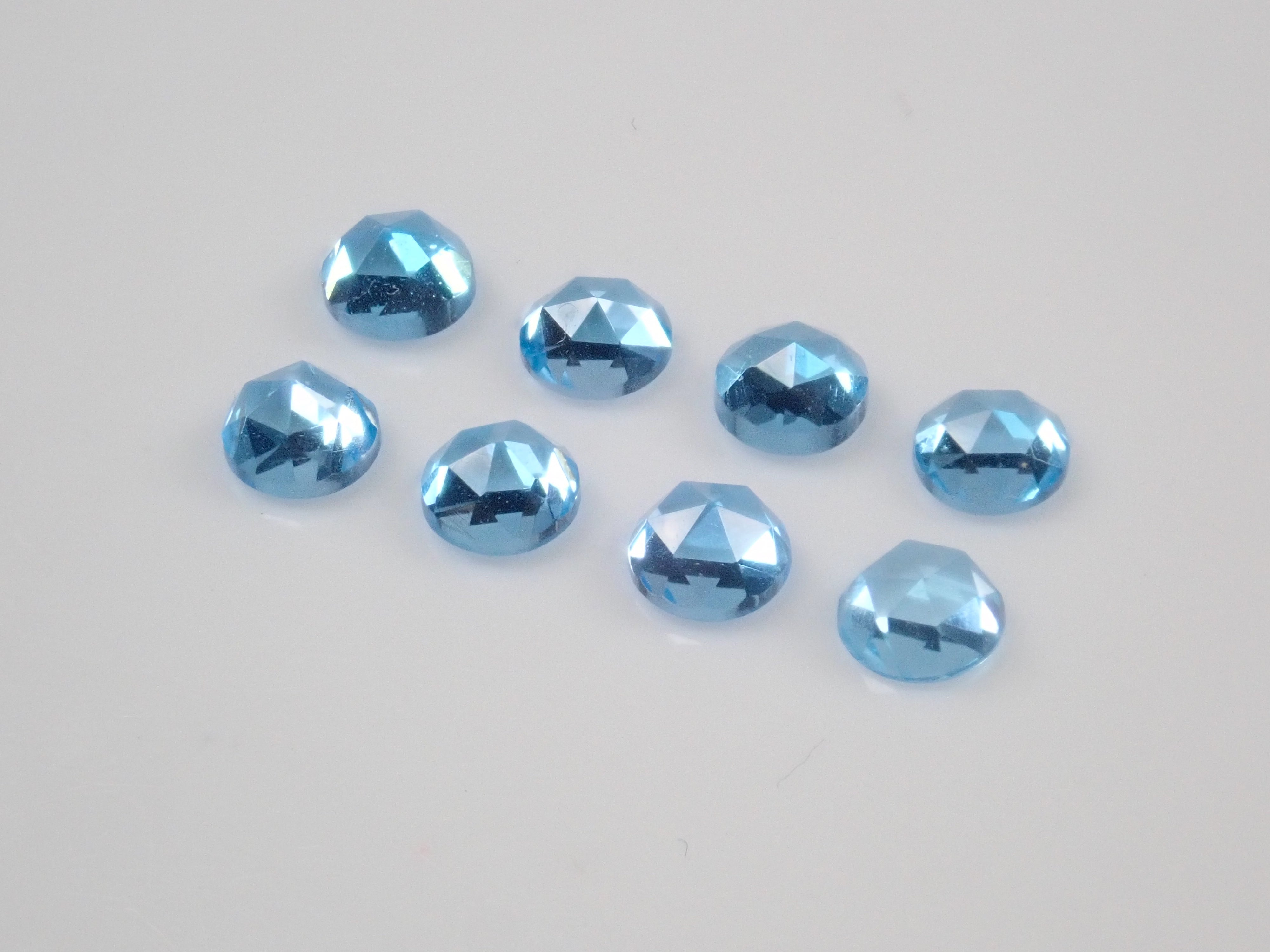 スイスブルートパーズ（4mm,ローズカット）1石ルース《複数購入割引有》