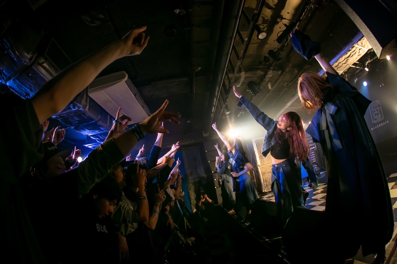 LIVE REPORT】BLUEGOATS、全26曲で駆け抜けた〈青春謳歌〉──1人1人に