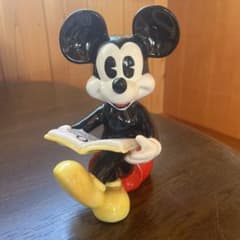 ミッキーマウス 陶器 フィギュア 本を読む - メルカリ