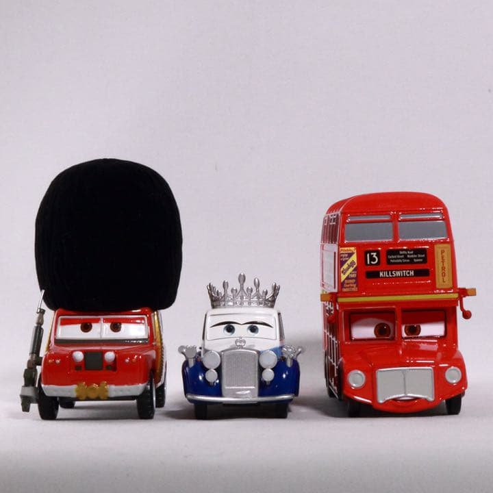 カーズ クイーン&ハイギア軍曹&トッパーデッキントン3世 ディズニー