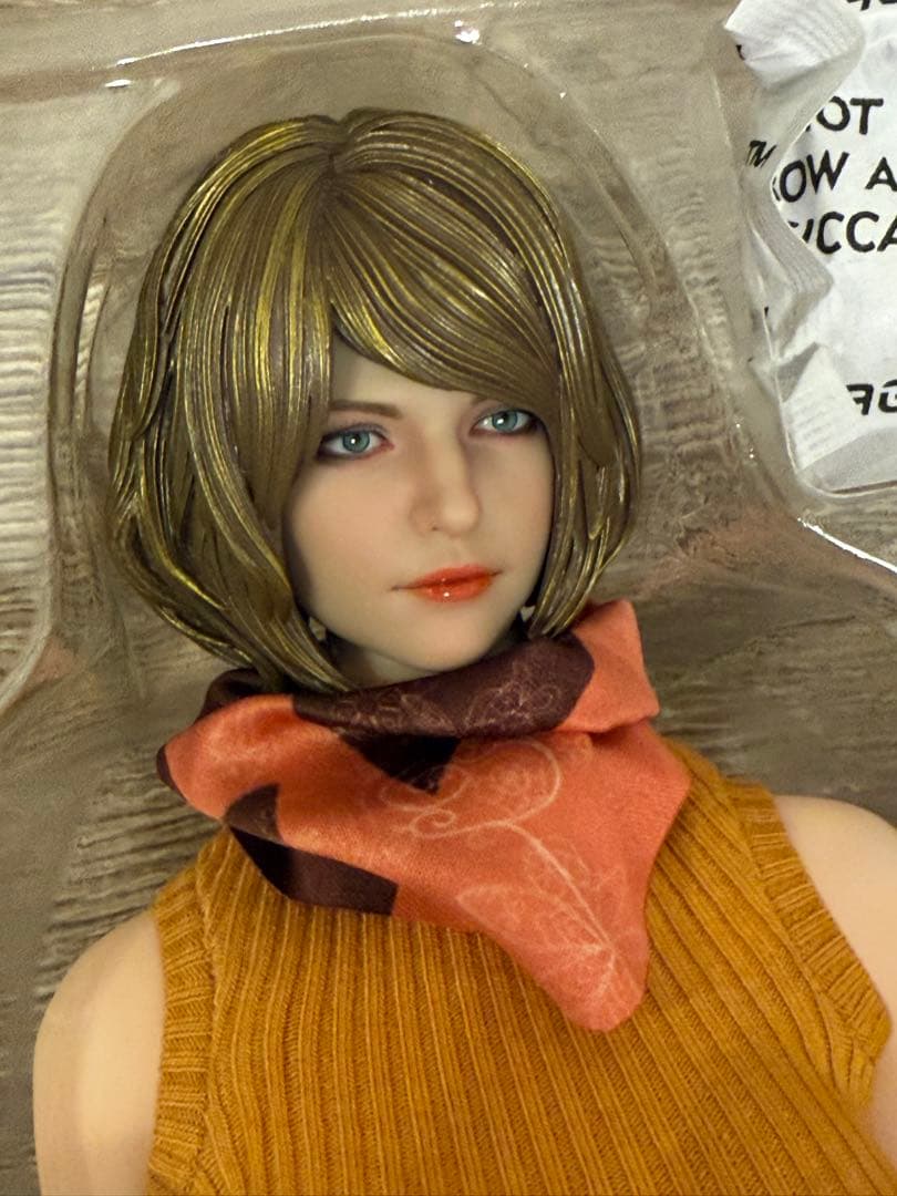 バイオハザード　アシュリー　1/6 可動フィギュア Amazon.co.jp: 1/6 アシュリー・グラハム アクションフィギュア