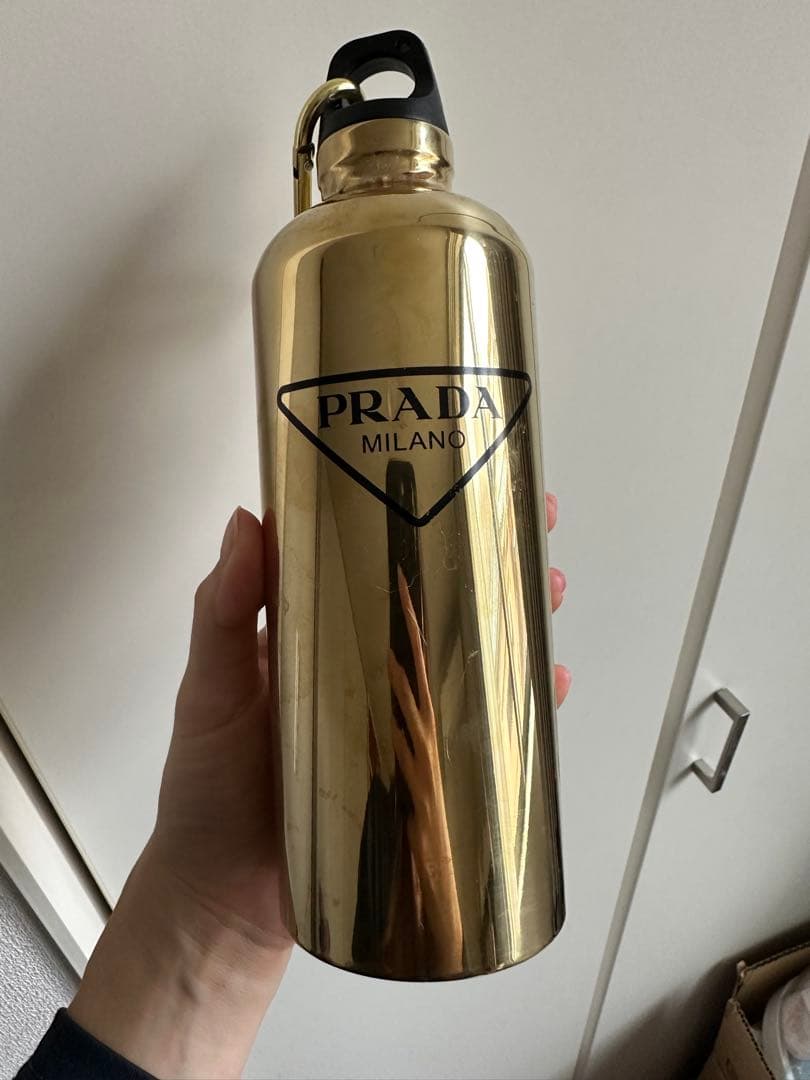 日本男児PRADA ゴールド タンブラー 500ml Amazon｜[プラダ]タンブラー 水筒 ボトル 500ml ゴールド メンズ