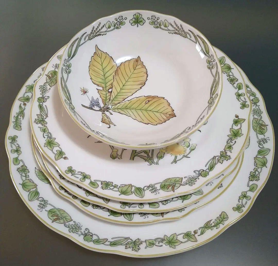 【新品・未使用】ノリタケ となりのトトロ　プレートセット ノリタケ Noritake となりのトトロ約15.5cmプレートセット 絵変わり5枚