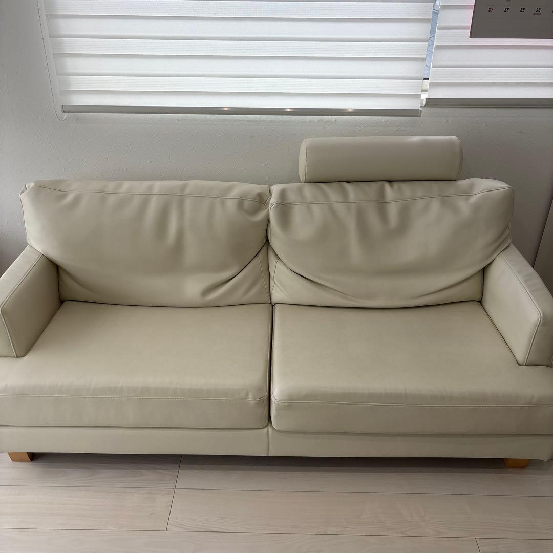 HUKLA フクラ RACONTER ラコンテ 2.5ソファ　定価26万円　半額 HUKULA フクラ RACONTER(ラコンテ)3人掛け本革ソファ買取のアドア東京
