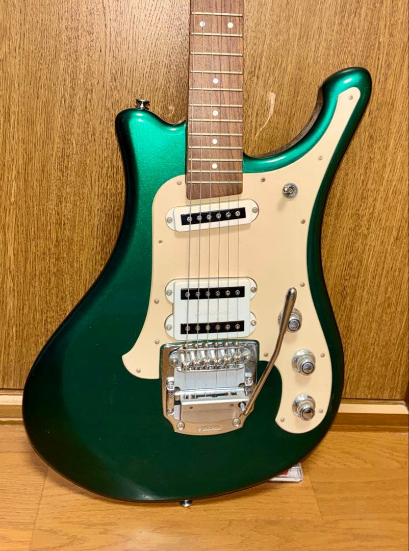 美品 YAMAHA SGV-300 Pearl Green アーム/バッグ付 YAMAHA SGV-300 Pearl Green 2000年製 - Teenarama! Used Guitar