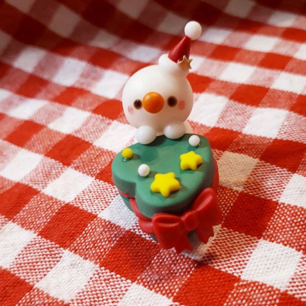 クリスマスマカロン☆雪だるま ゆきだるまマカロン with 干し柿バタークリーム . 12月だ！もうすぐ