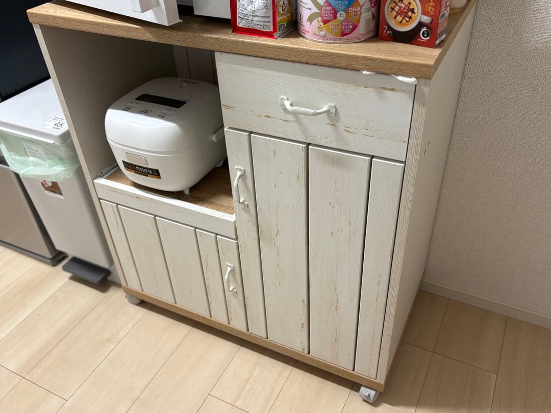 ホワイト木製キッチンワゴン　キャスター付き　ニトリ　11/13までの引き渡しのみ ニトリ（NITORI） 引出し・木製ふた付きワゴン3段(ホワイト KF83